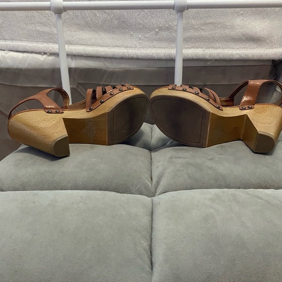 Heels - Picture 3 of 3